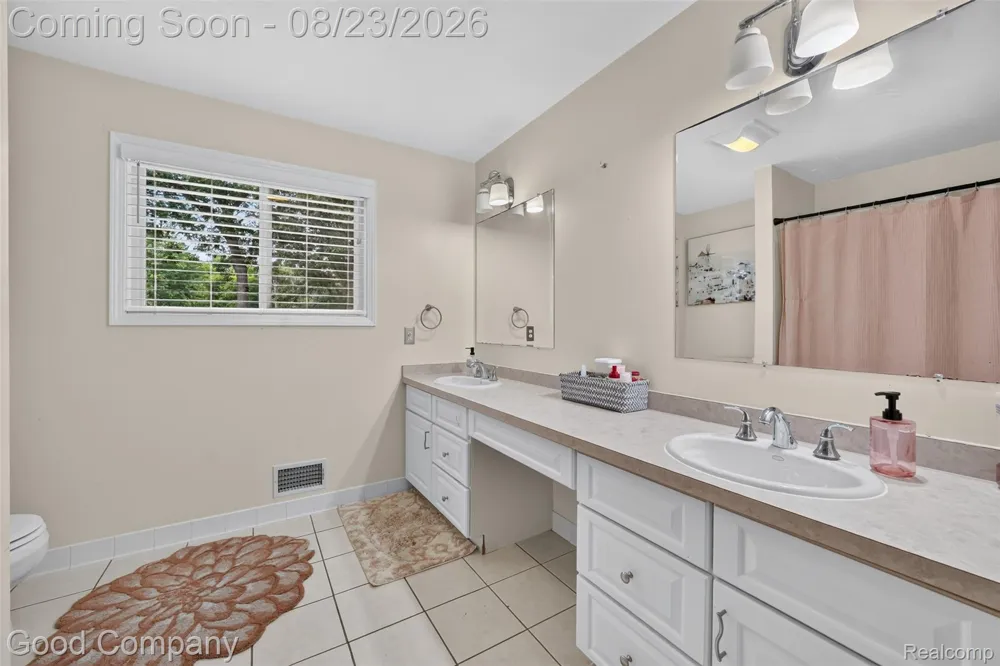 2145 Cole Road Orion Charter Township, MI 48362