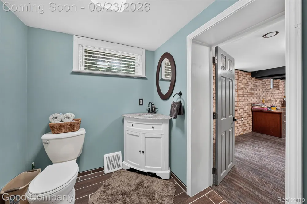 2145 Cole Road Orion Charter Township, MI 48362