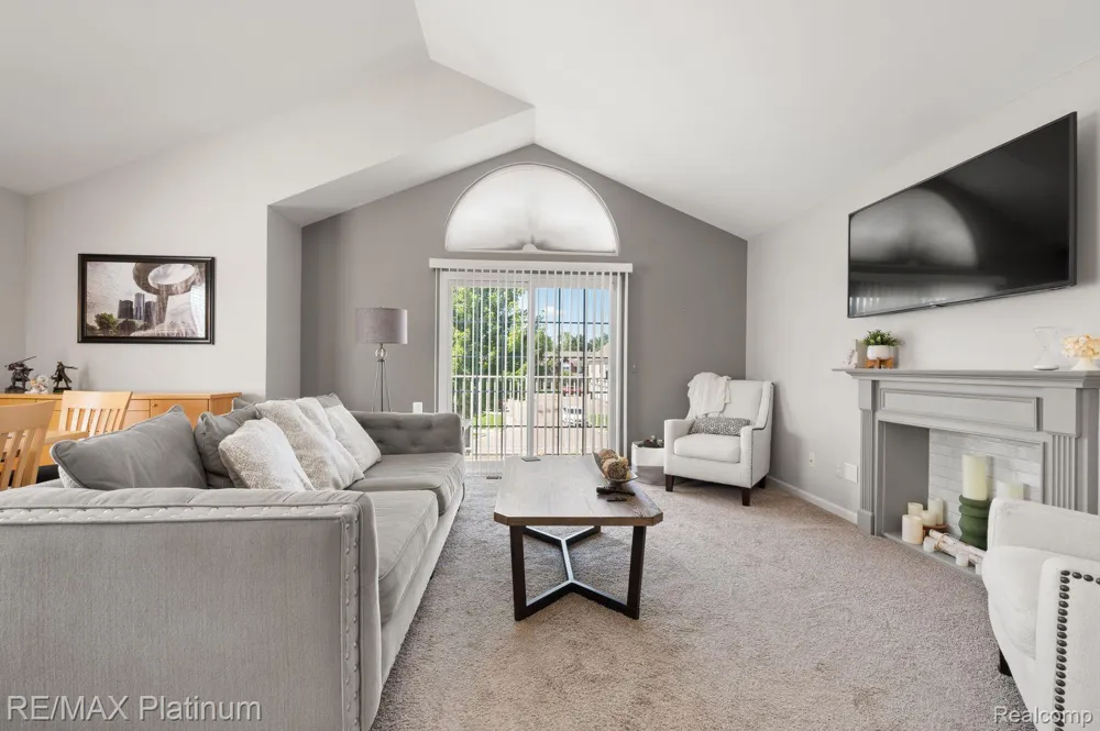 29908 Heritage Parkway #25 Warren City, MI 48092