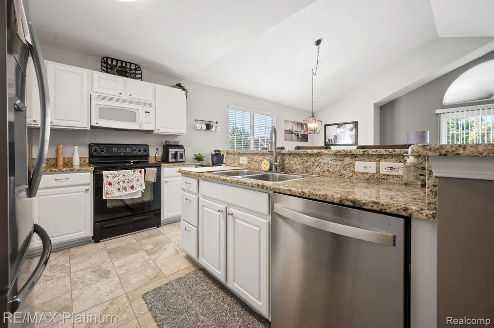 29908 Heritage Parkway #25 Warren City, MI 48092