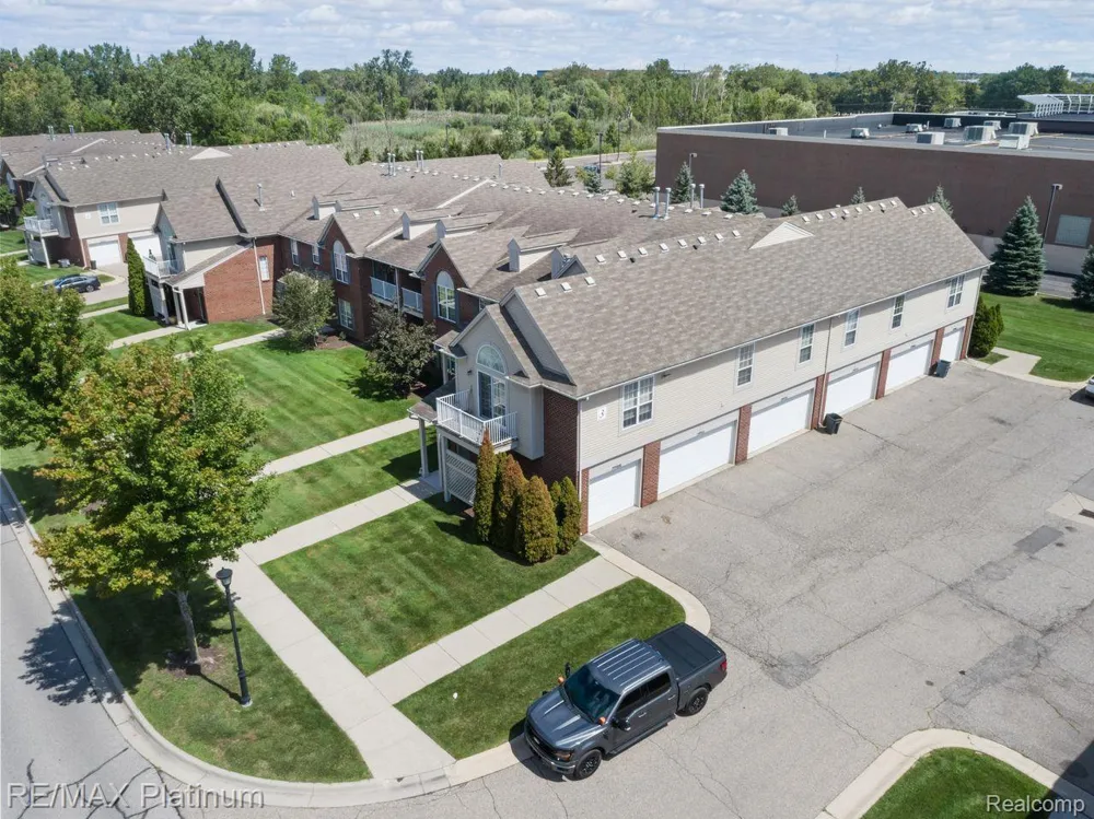 29908 Heritage Parkway #25 Warren City, MI 48092