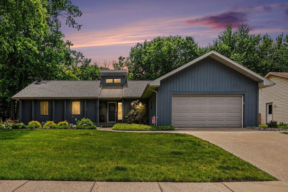 5649 Woodstock Drive Delta Charter Township, MI 48917