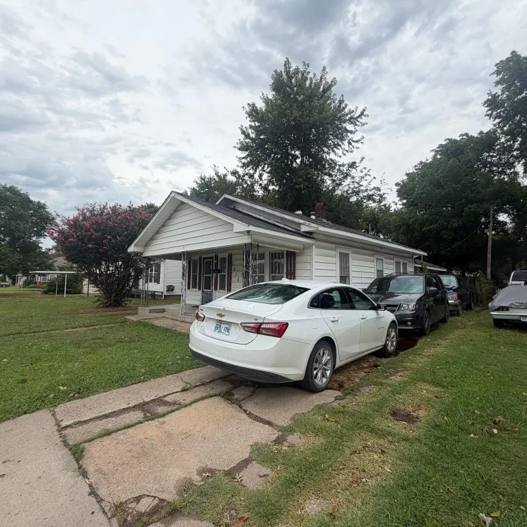 2134 Fredonia Street Muskogee, OK 74403