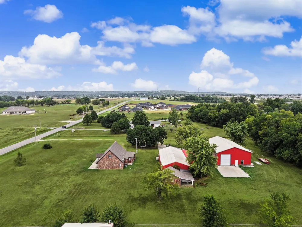 1915 S Lenapah Avenue Skiatook, OK 74070