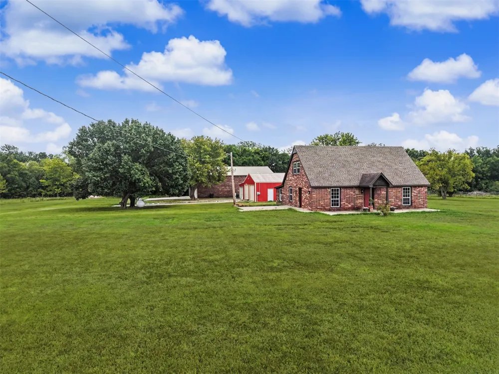 1915 S Lenapah Avenue Skiatook, OK 74070