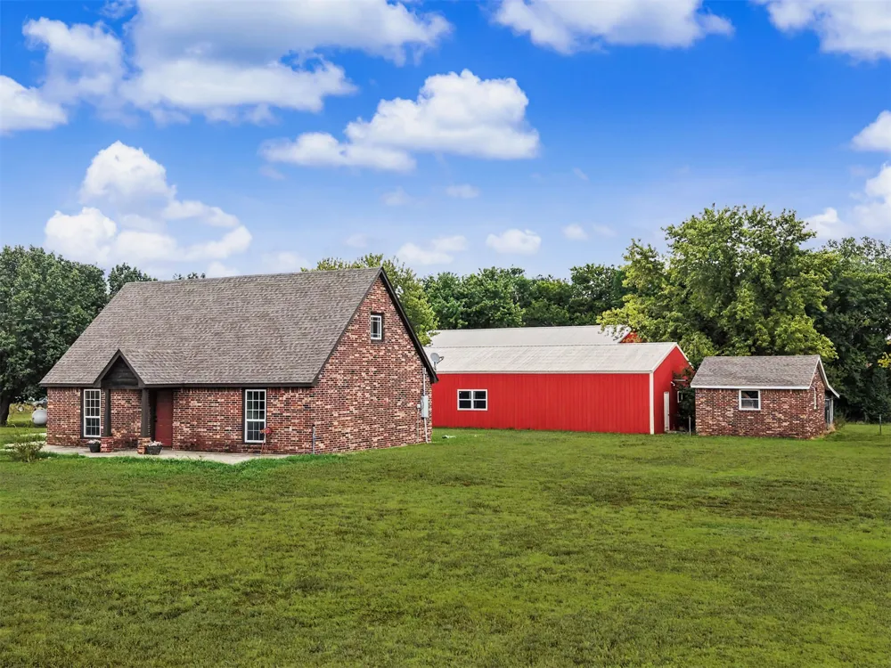 1915 S Lenapah Avenue Skiatook, OK 74070