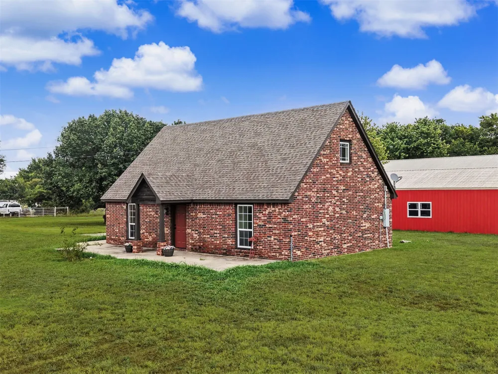 1915 S Lenapah Avenue Skiatook, OK 74070