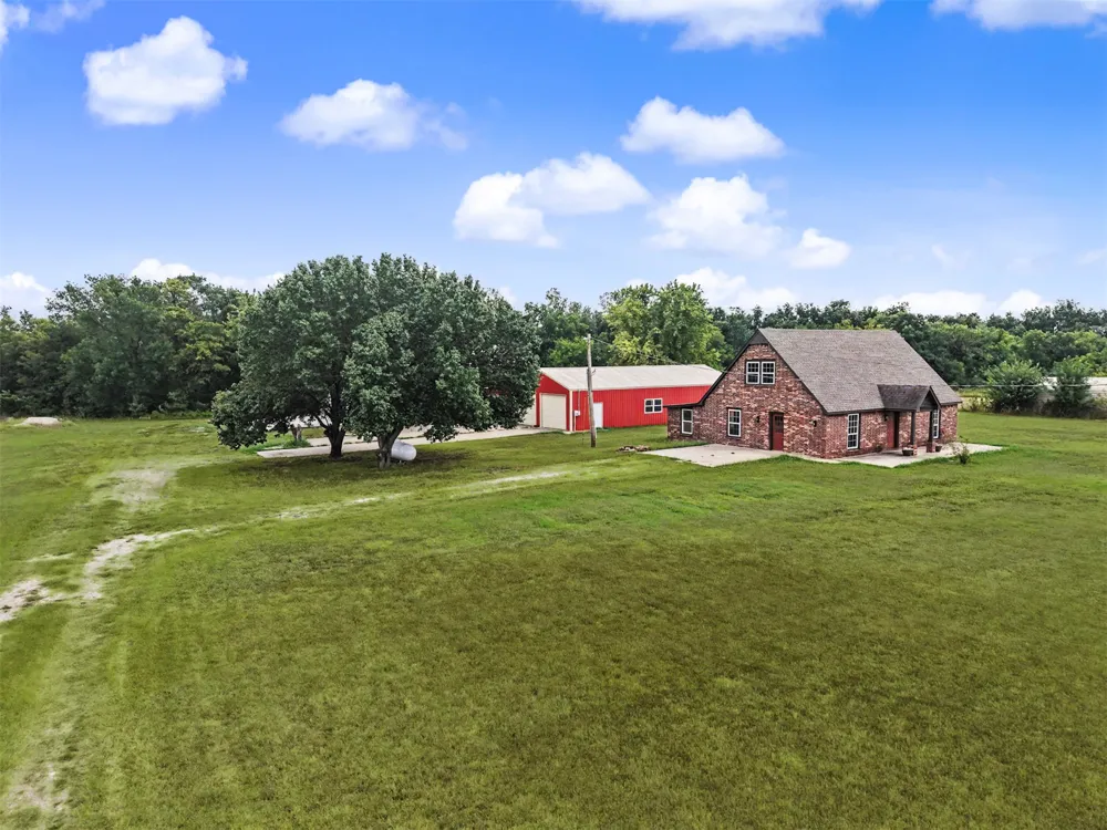 1915 S Lenapah Avenue Skiatook, OK 74070