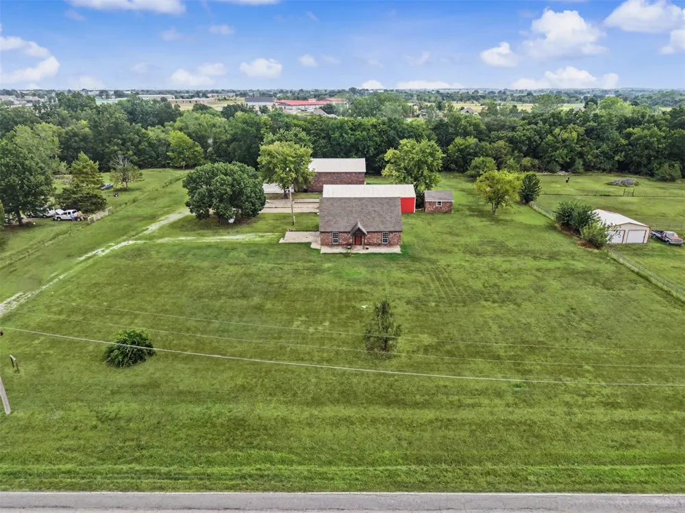 1915 S Lenapah Avenue Skiatook, OK 74070
