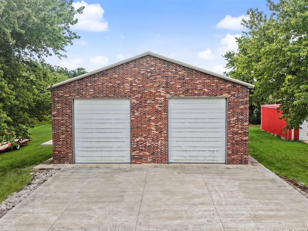 1915 S Lenapah Avenue Skiatook, OK 74070