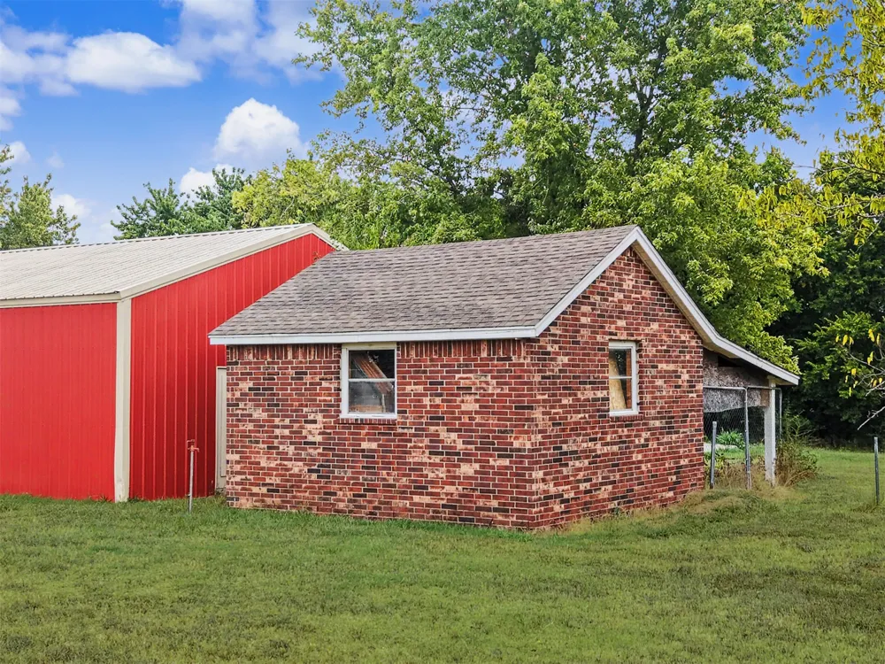 1915 S Lenapah Avenue Skiatook, OK 74070
