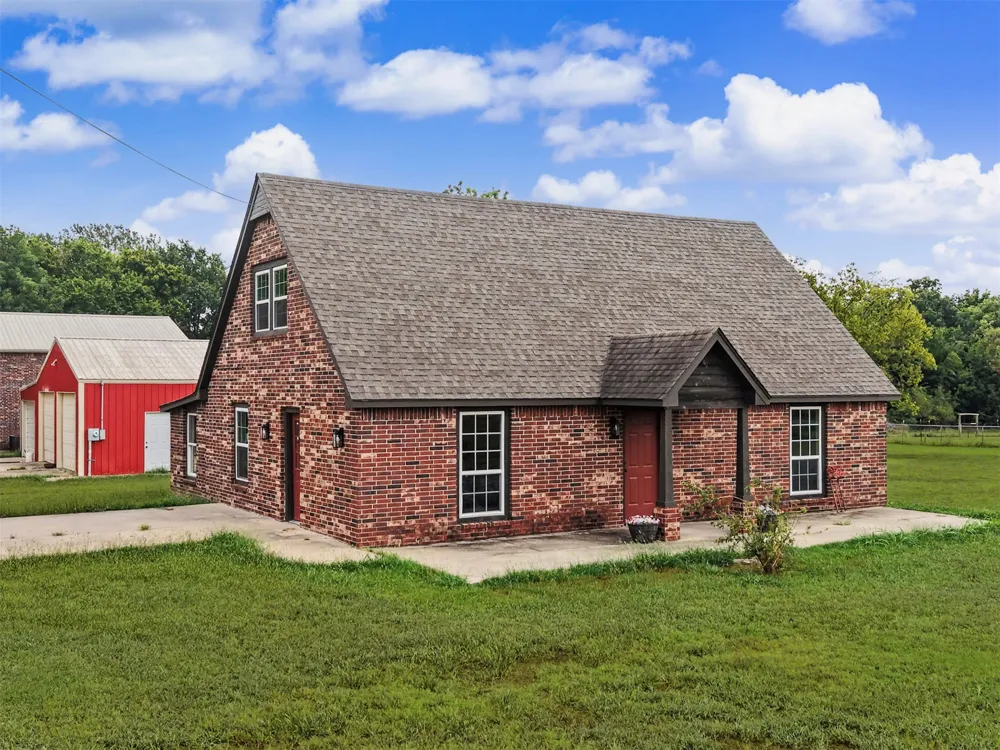 1915 S Lenapah Avenue Skiatook, OK 74070