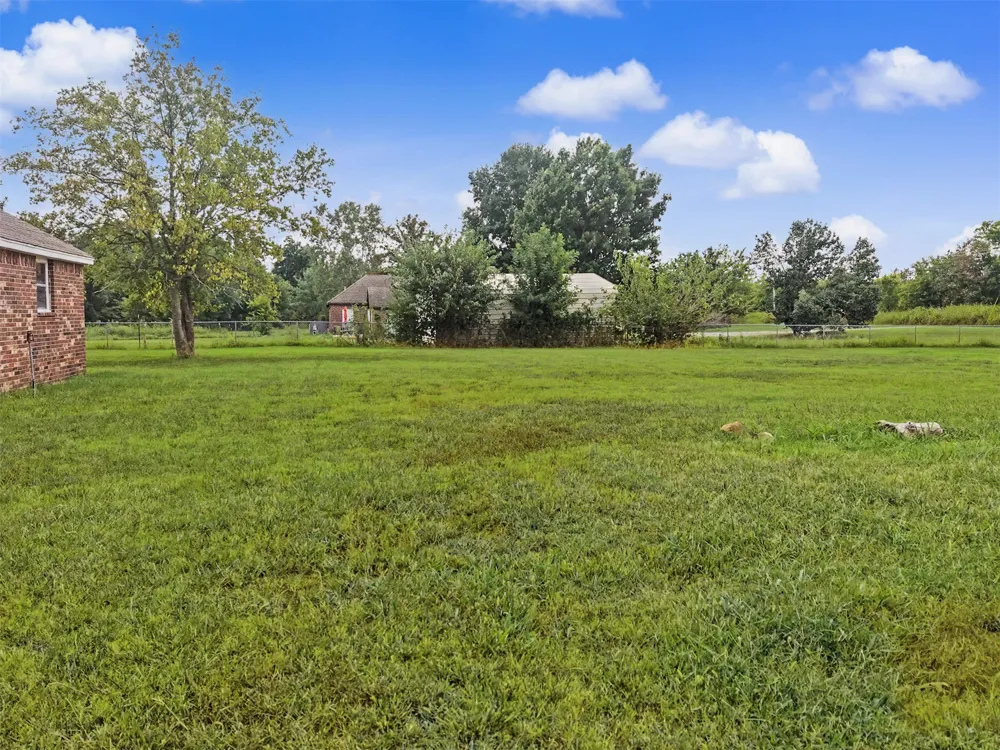 1915 S Lenapah Avenue Skiatook, OK 74070