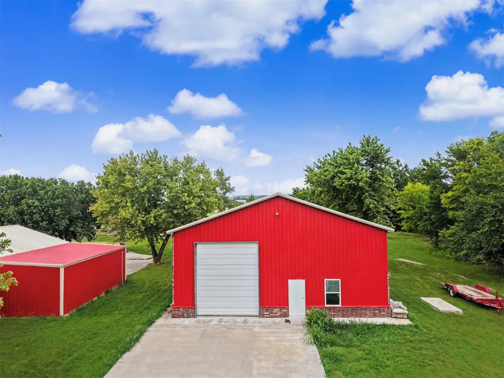 1915 S Lenapah Avenue Skiatook, OK 74070