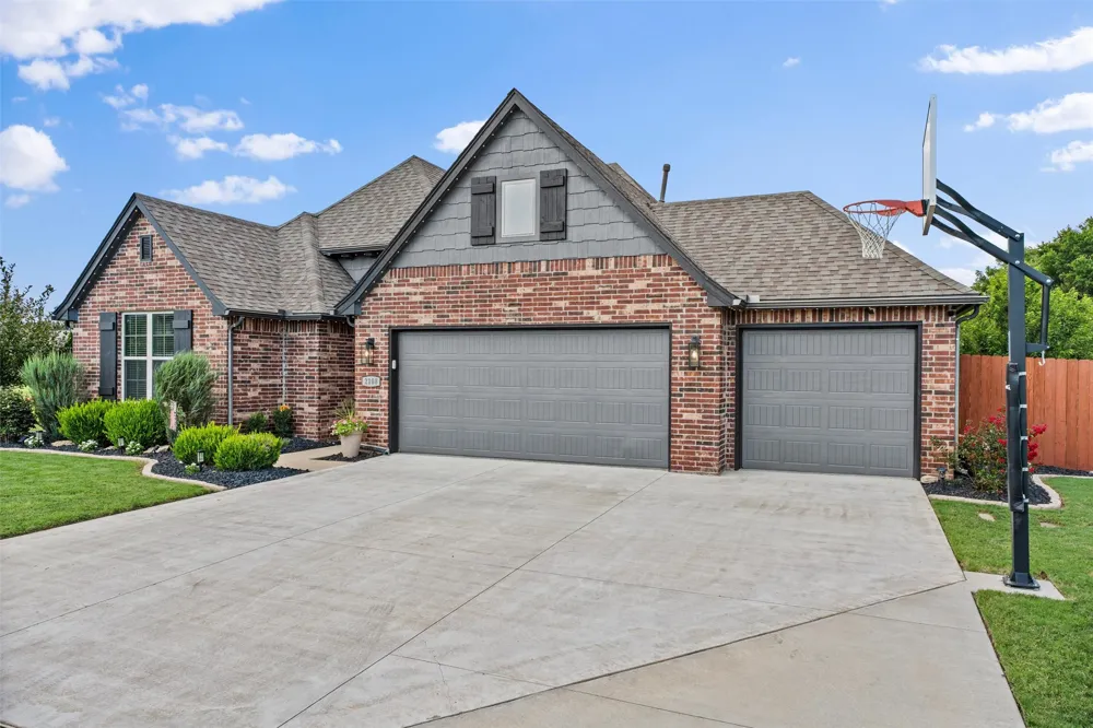 2108 Lester Avenue Bartlesville, OK 74006