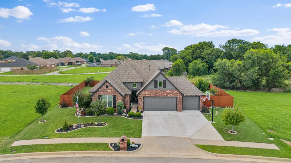 2108 Lester Avenue Bartlesville, OK 74006
