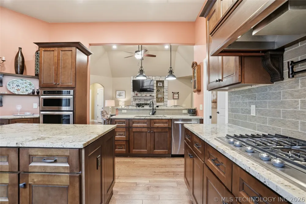 647 E Huntsville Place Broken Arrow, OK 74011