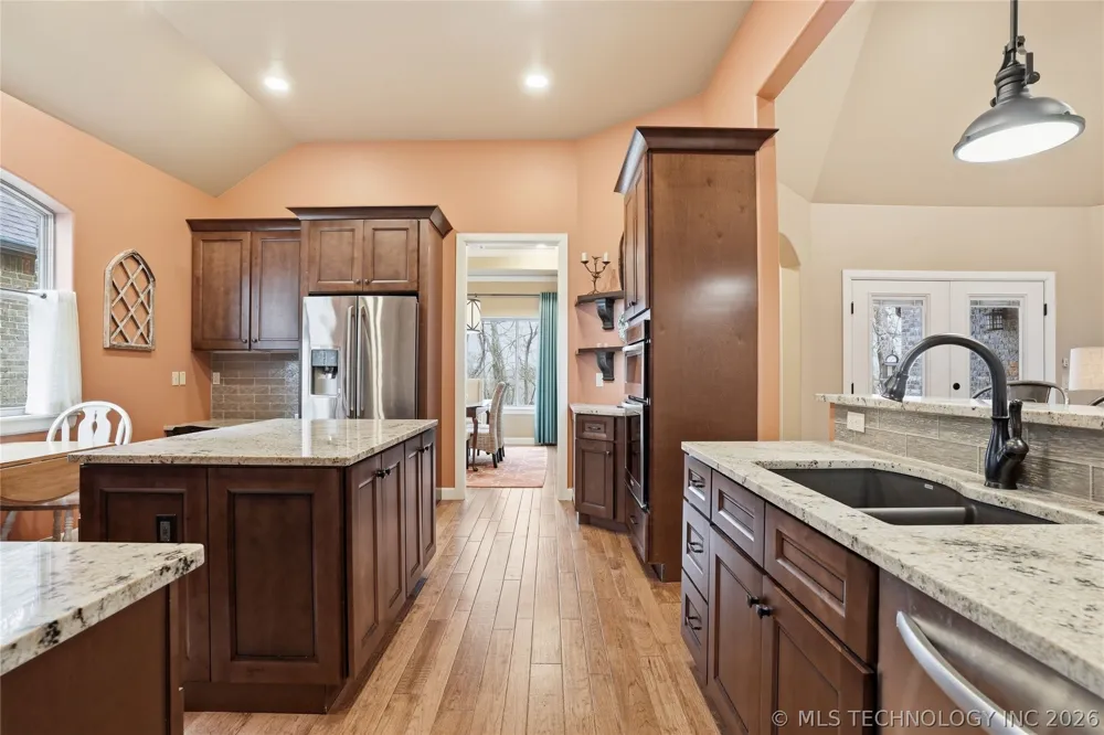 647 E Huntsville Place Broken Arrow, OK 74011