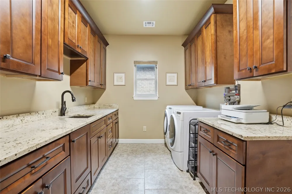 647 E Huntsville Place Broken Arrow, OK 74011
