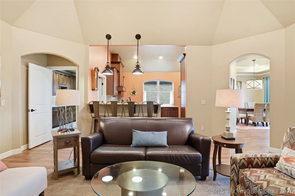 647 E Huntsville Place Broken Arrow, OK 74011
