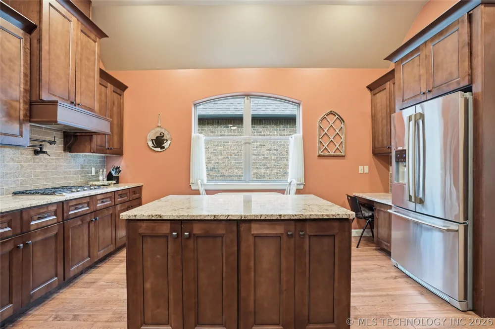 647 E Huntsville Place Broken Arrow, OK 74011