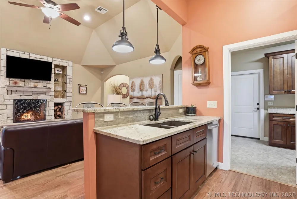 647 E Huntsville Place Broken Arrow, OK 74011