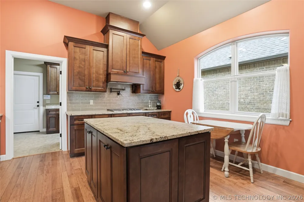647 E Huntsville Place Broken Arrow, OK 74011