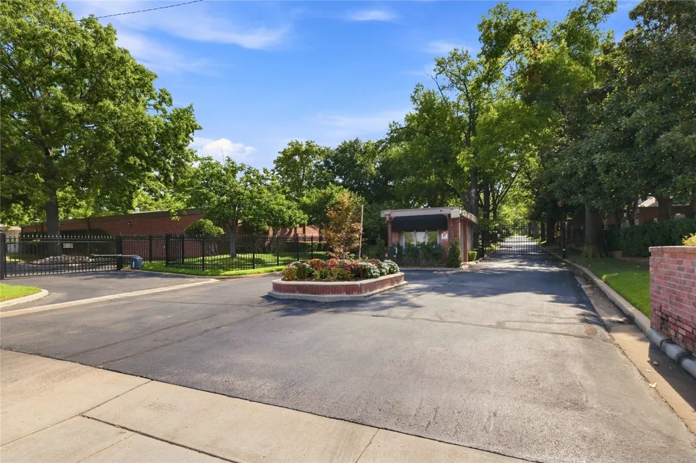 2427 E 72nd Street #5-C-2 Tulsa, OK 74136
