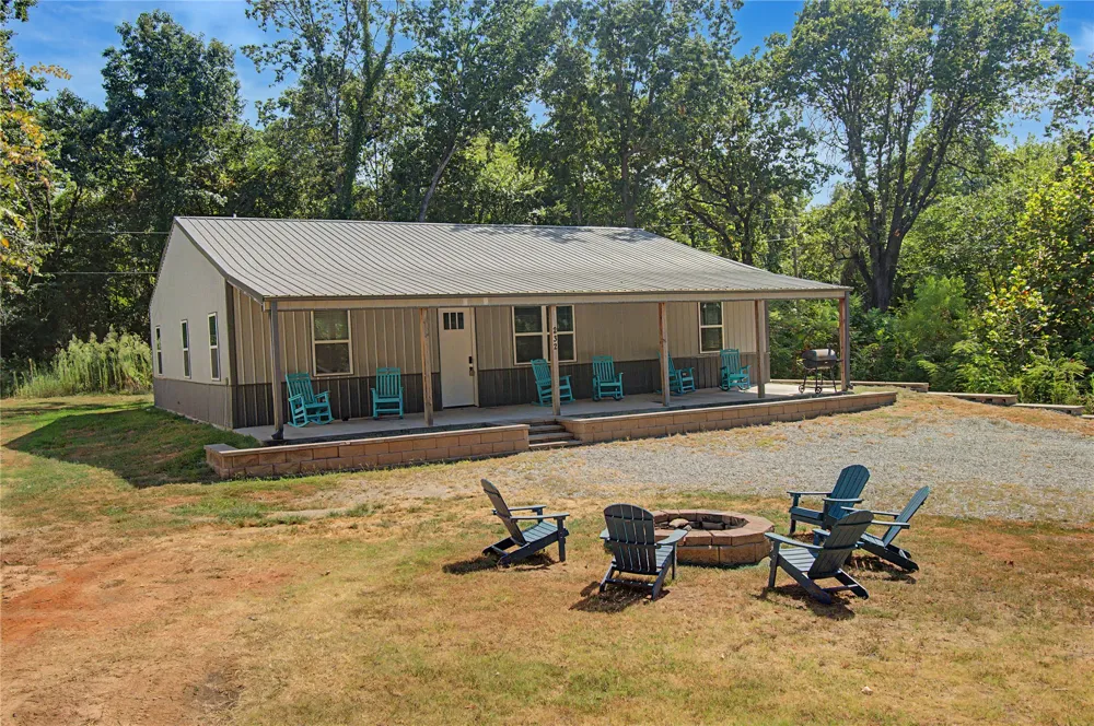 232 Oak Hollow Road Eufaula, OK 74432