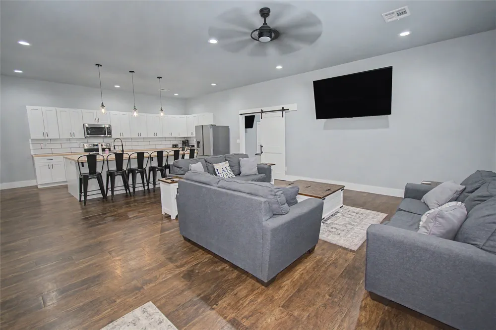 232 Oak Hollow Road Eufaula, OK 74432