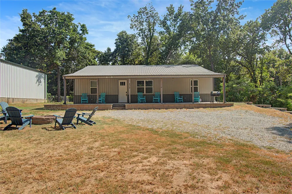 232 Oak Hollow Road Eufaula, OK 74432