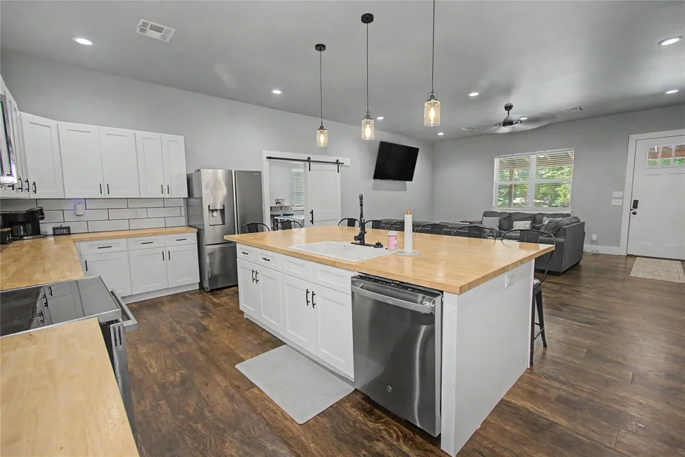 232 Oak Hollow Road Eufaula, OK 74432
