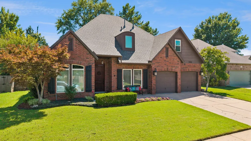 3705 W Canton Street Broken Arrow, OK 74012
