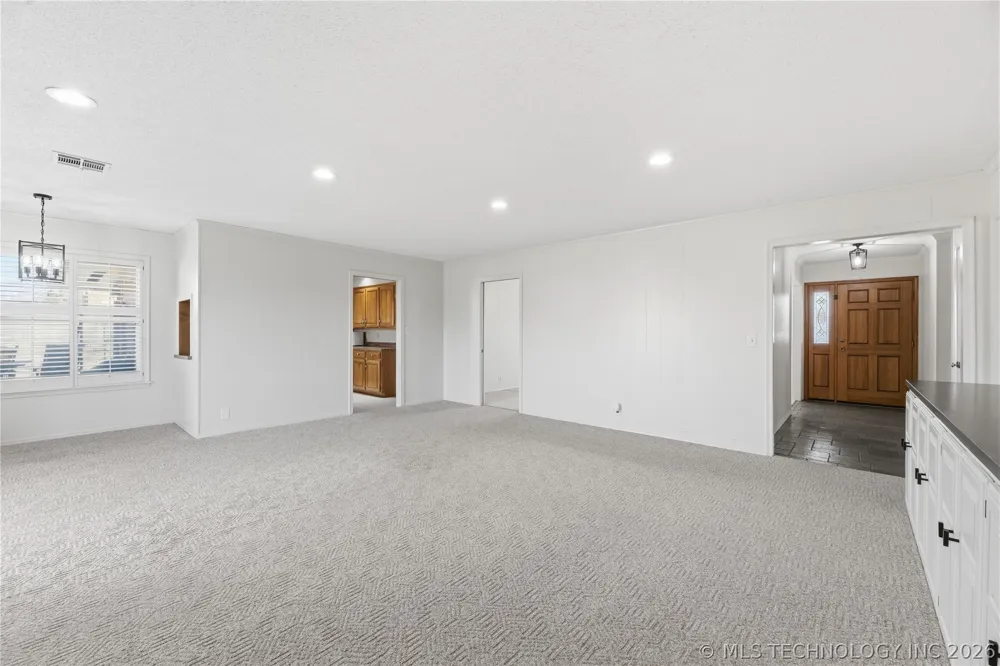 1037 Meadow Drive Bartlesville, OK 74006