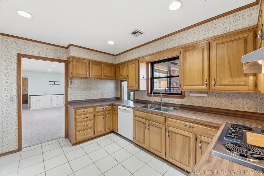 1037 Meadow Drive Bartlesville, OK 74006