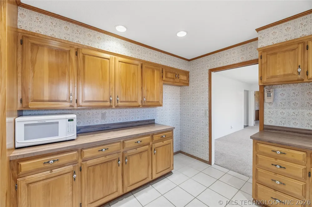1037 Meadow Drive Bartlesville, OK 74006