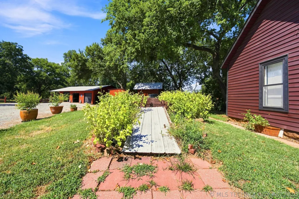 1217 Kansas Street Pawnee, OK 74058
