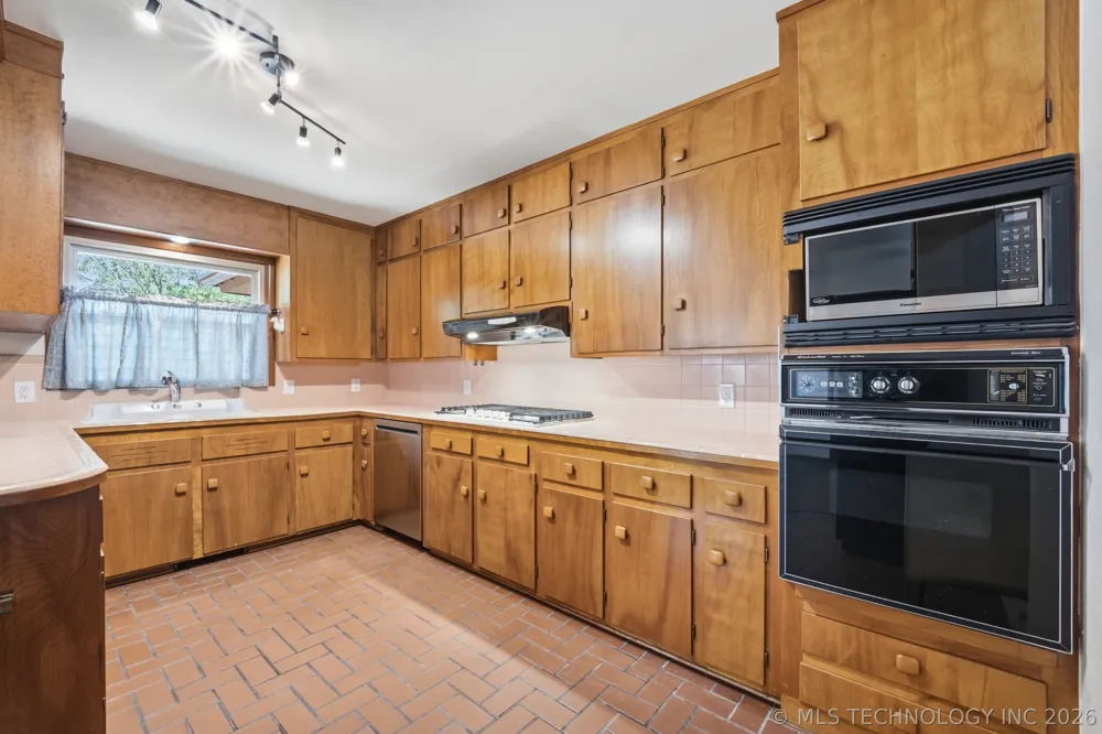 325 Hillside Drive Bartlesville, OK 74006