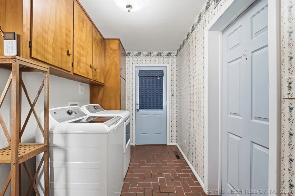 325 Hillside Drive Bartlesville, OK 74006