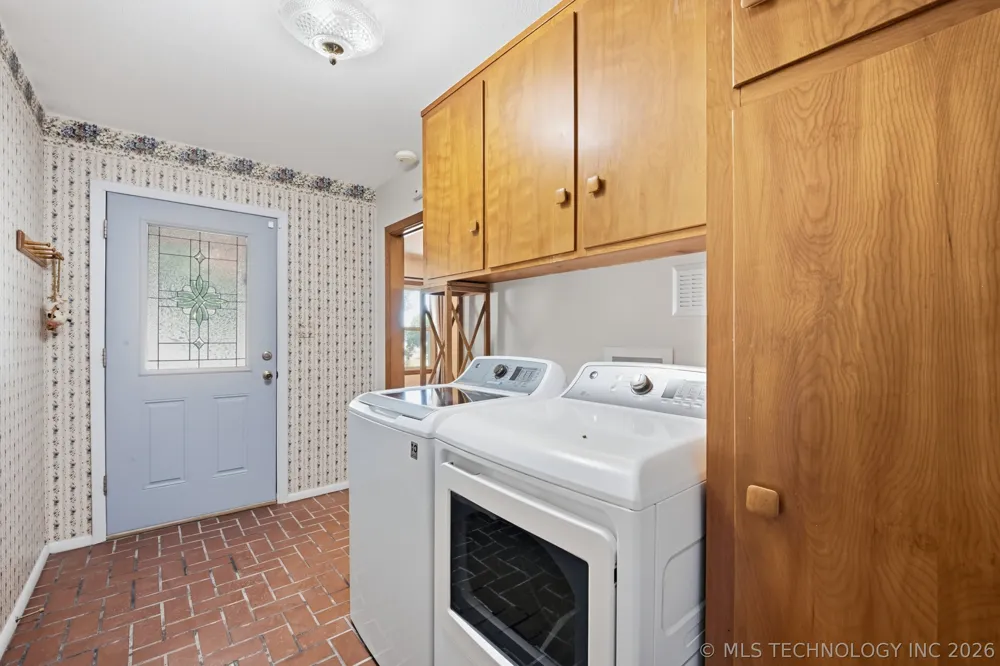 325 Hillside Drive Bartlesville, OK 74006