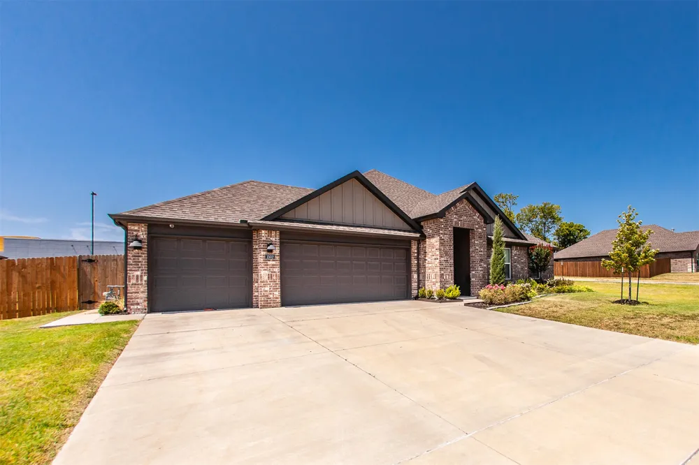 1502 S 72nd Place Broken Arrow, OK 74014