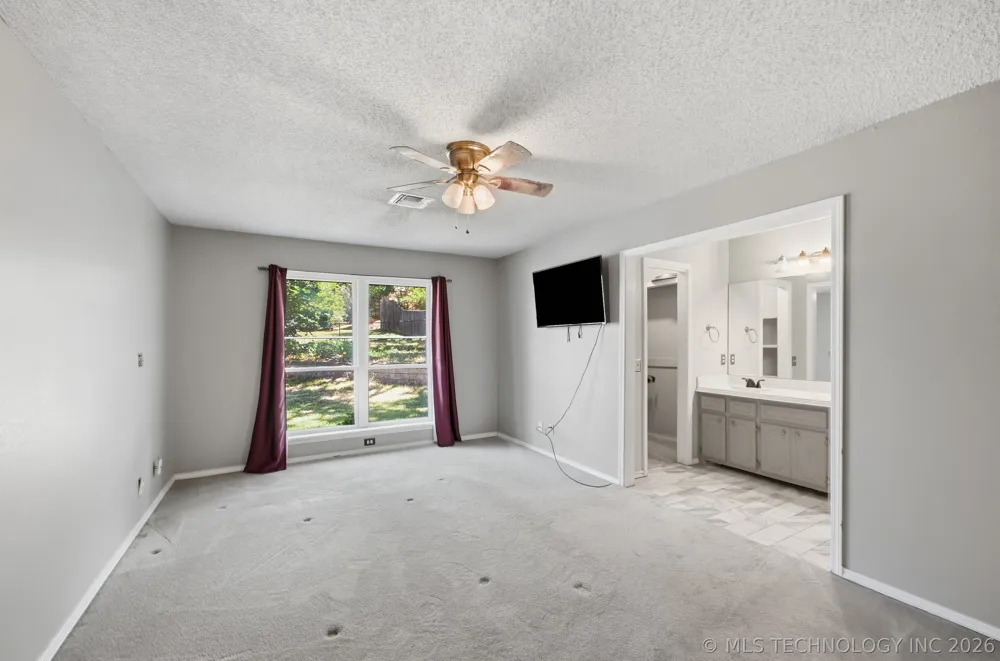 1016 E 13th Street Claremore, OK 74017