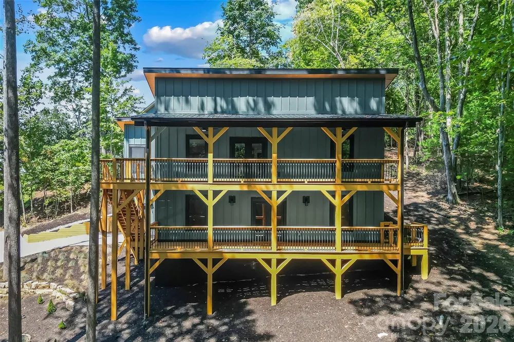 276 Coopers Drive Hendersonville, NC 28739