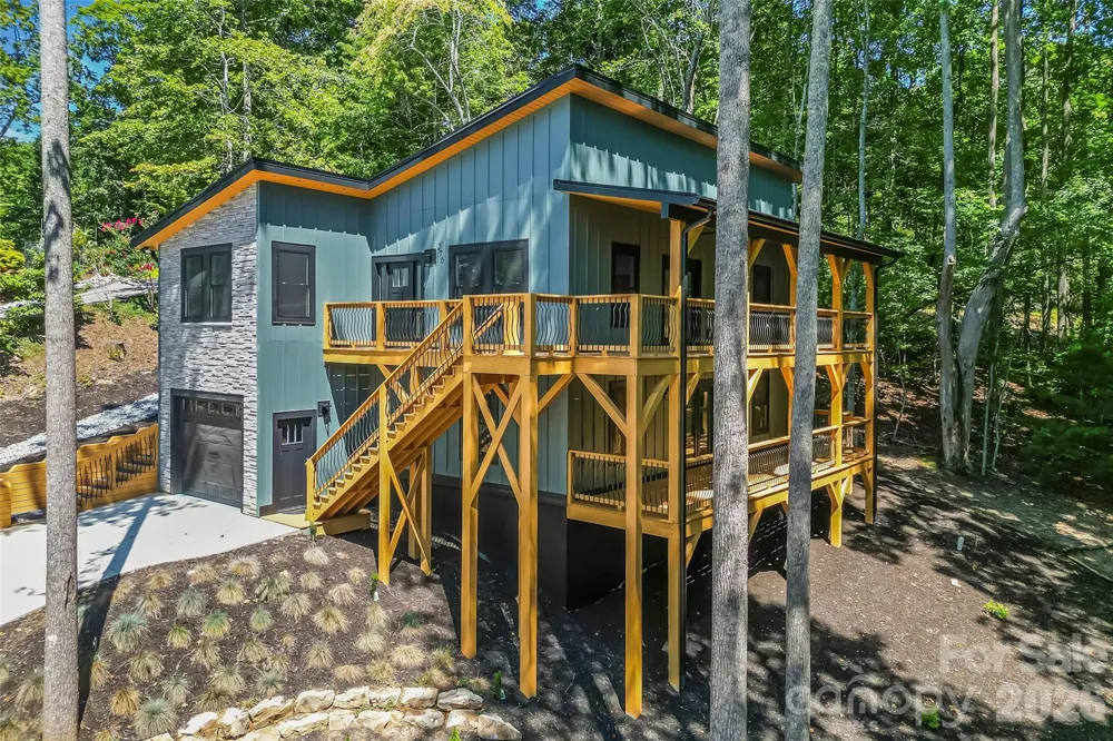 276 Coopers Drive Hendersonville, NC 28739