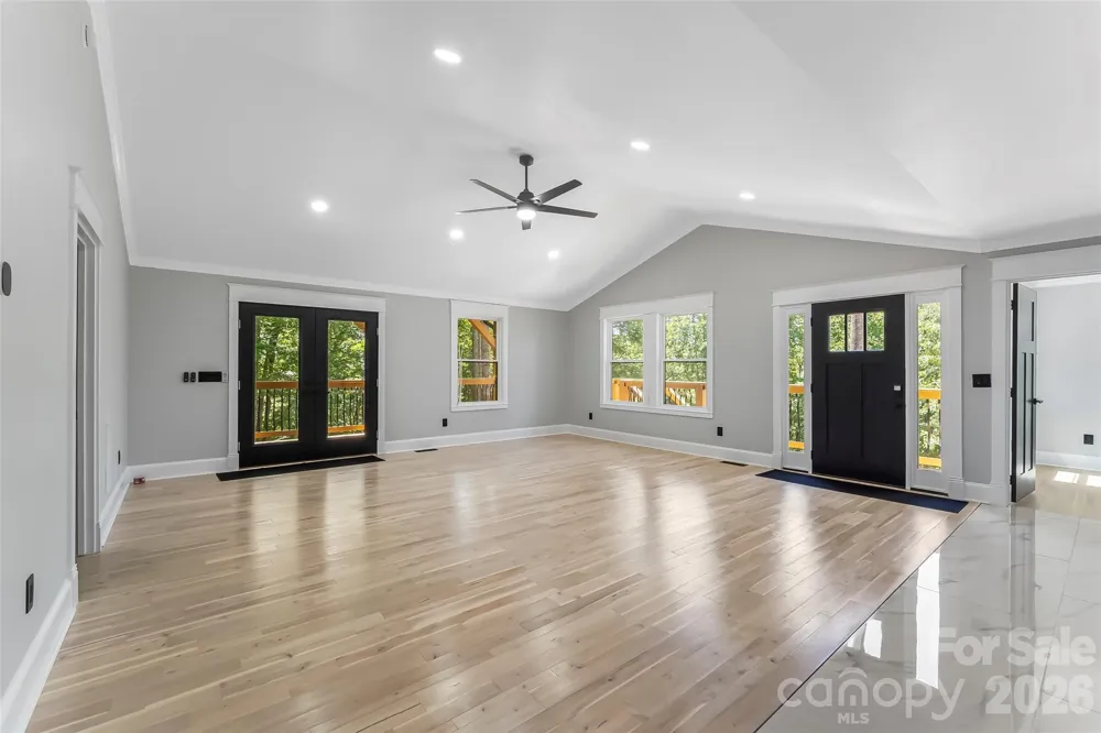 276 Coopers Drive Hendersonville, NC 28739