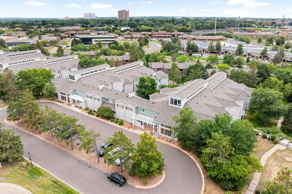 1392 Carling Drive #305 Saint Paul, MN 55108