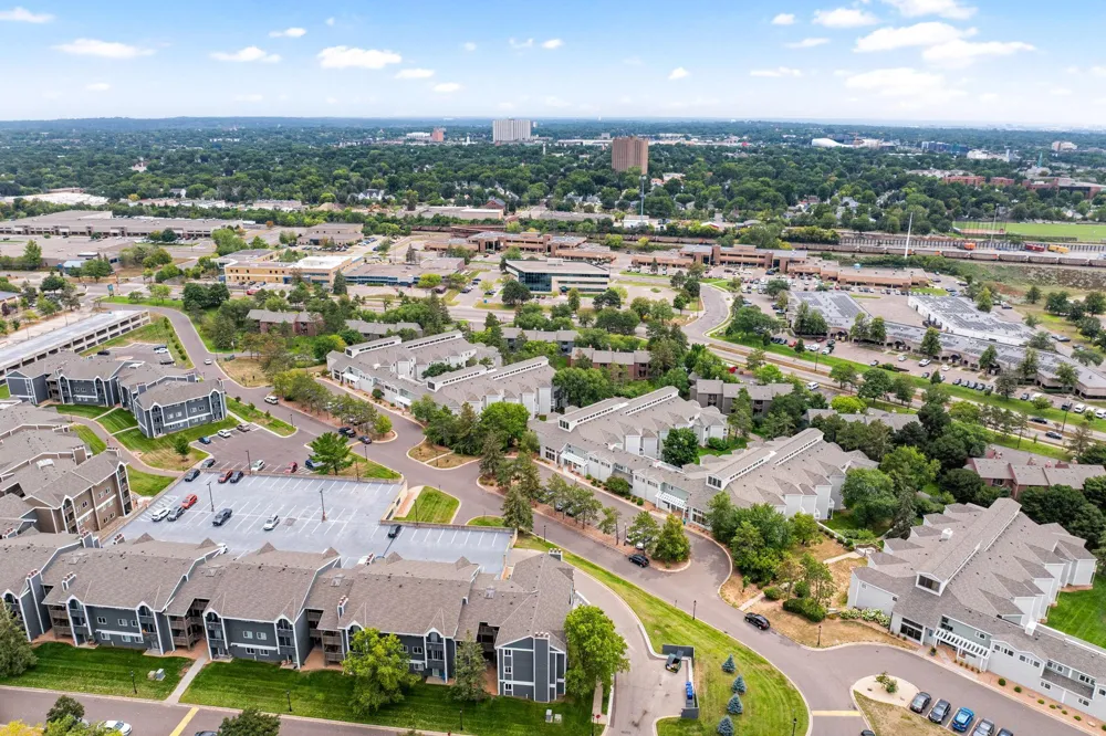 1392 Carling Drive #305 Saint Paul, MN 55108