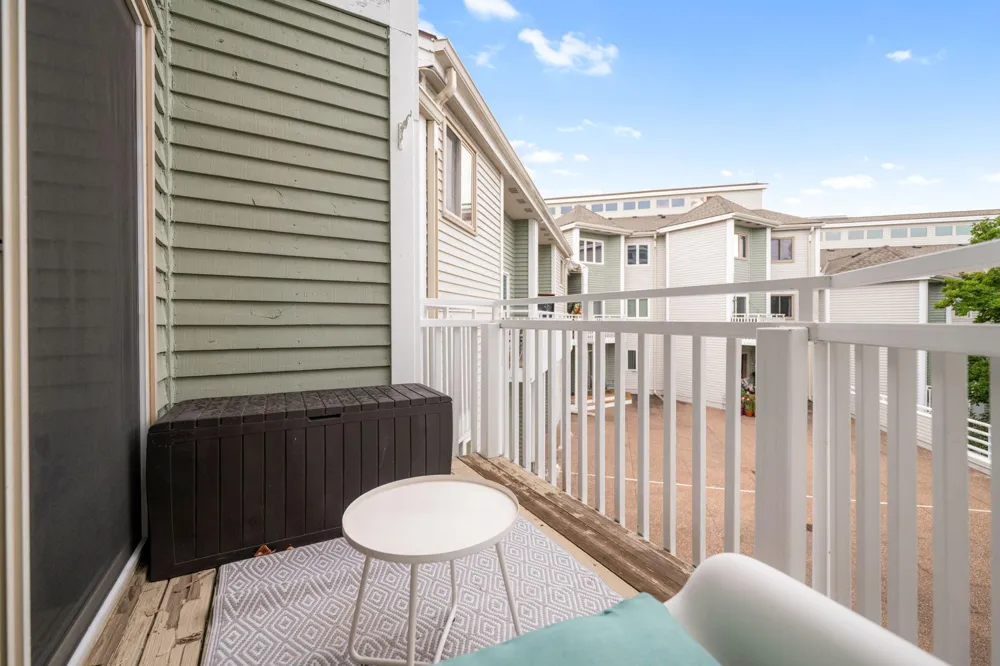1392 Carling Drive #305 Saint Paul, MN 55108