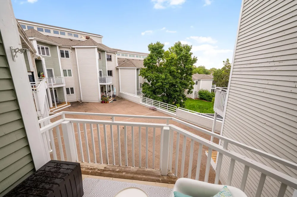 1392 Carling Drive #305 Saint Paul, MN 55108