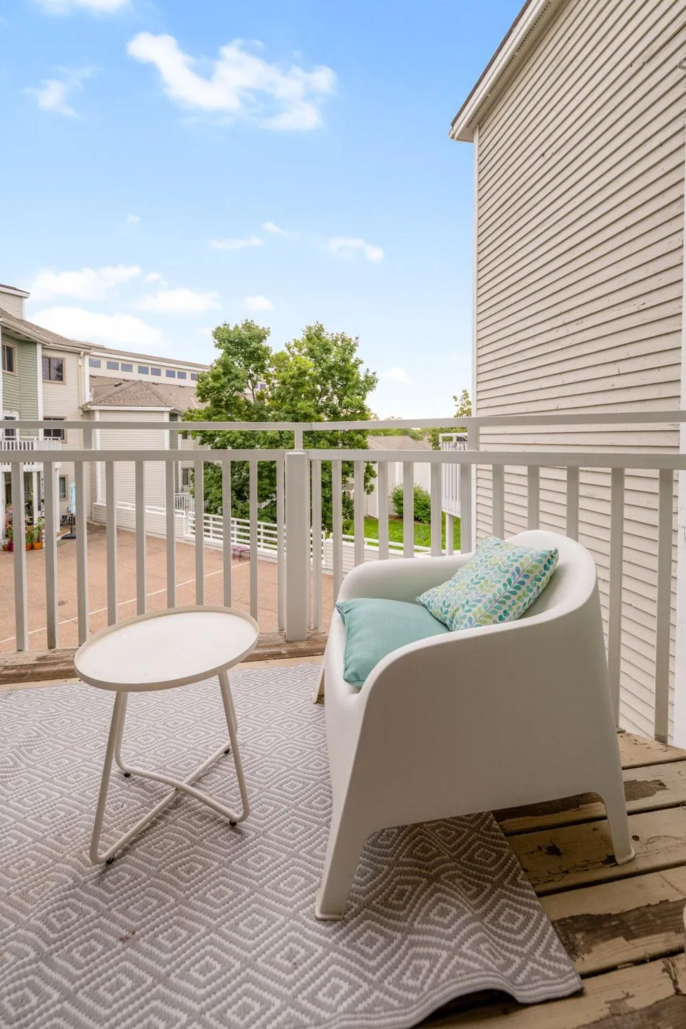 1392 Carling Drive #305 Saint Paul, MN 55108